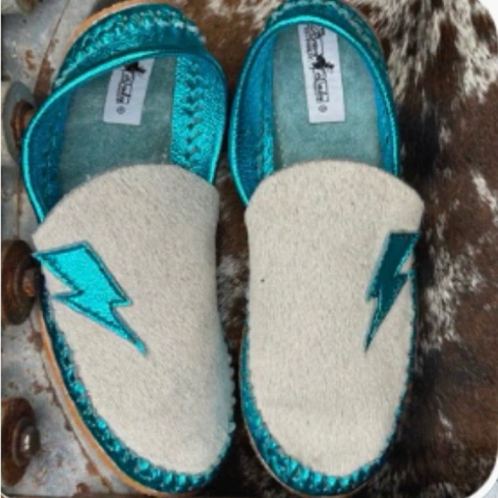 Broncy Donkey handmade moccasins- Sz 11